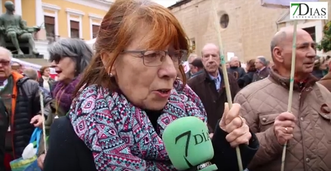Badajoz se manifiesta frente al Ayuntamiento por unas pensiones dignas