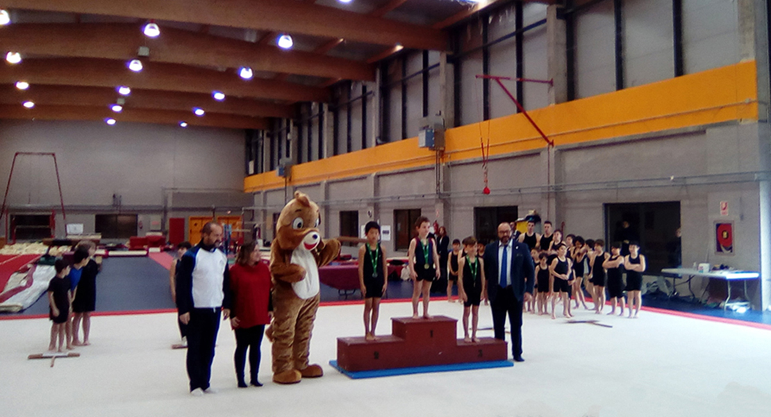 Los jóvenes gimnastas extremeños se que exhiben en Mérida