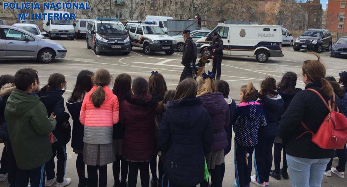 Escolares de Badajoz visitan la Comisaría Provincial de Policía