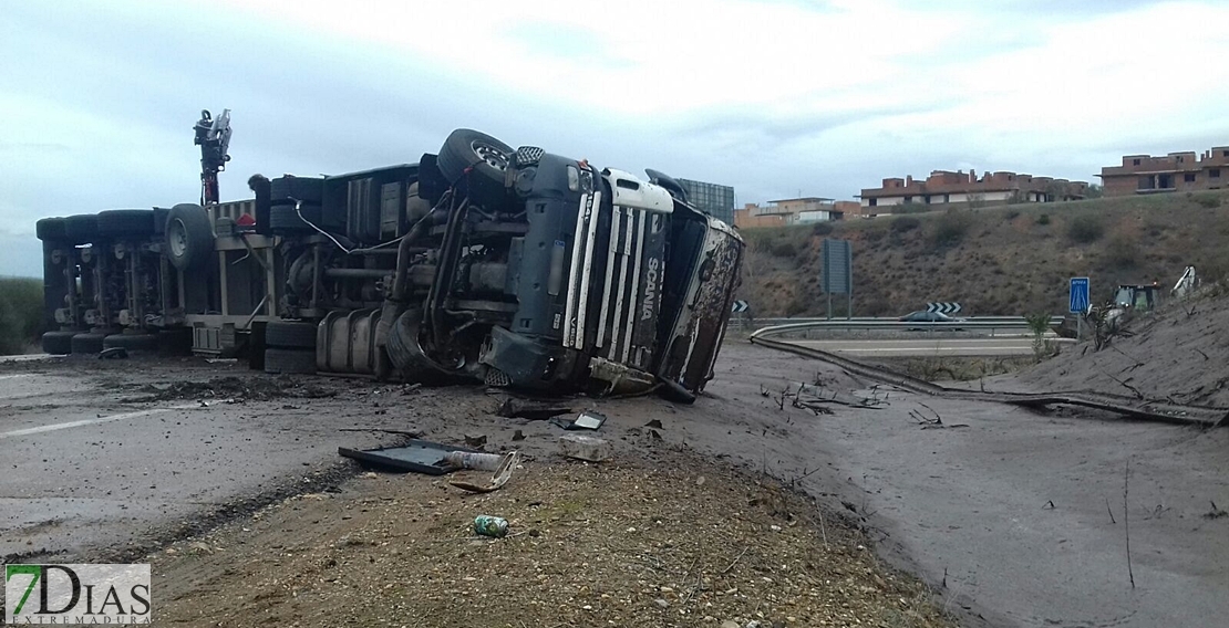 Cortado por accidente un carril de acceso a la A-5