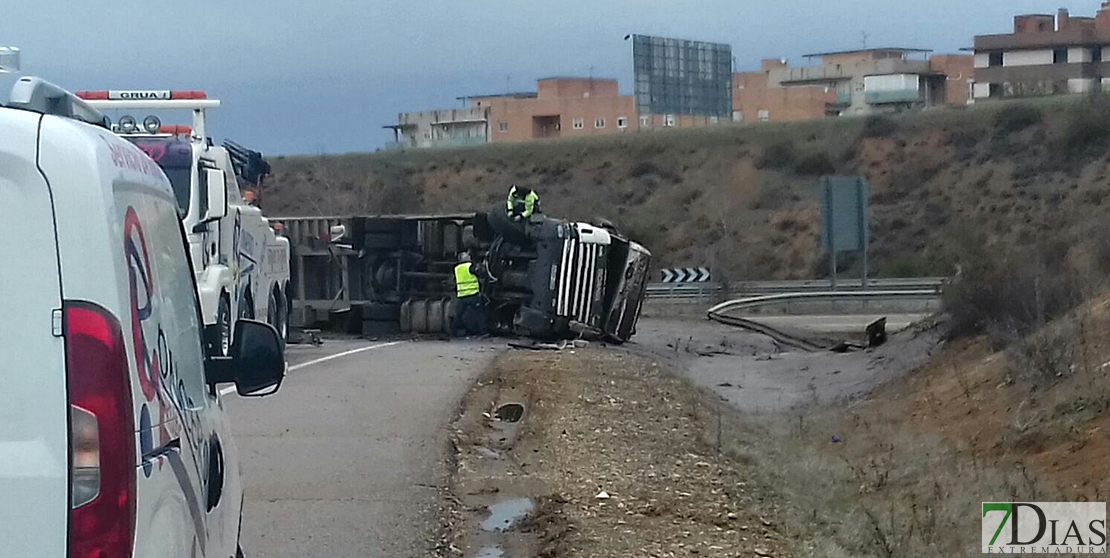 Cortado por accidente un carril de acceso a la A-5