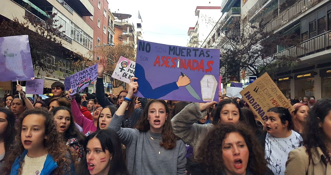 Miles de mujeres claman en Badajoz por una igualdad real