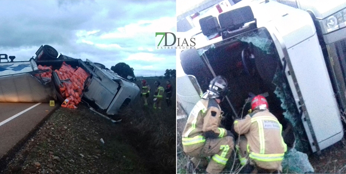 El vuelco de un tráiler corta la carretera entre La Albuera y Talavera