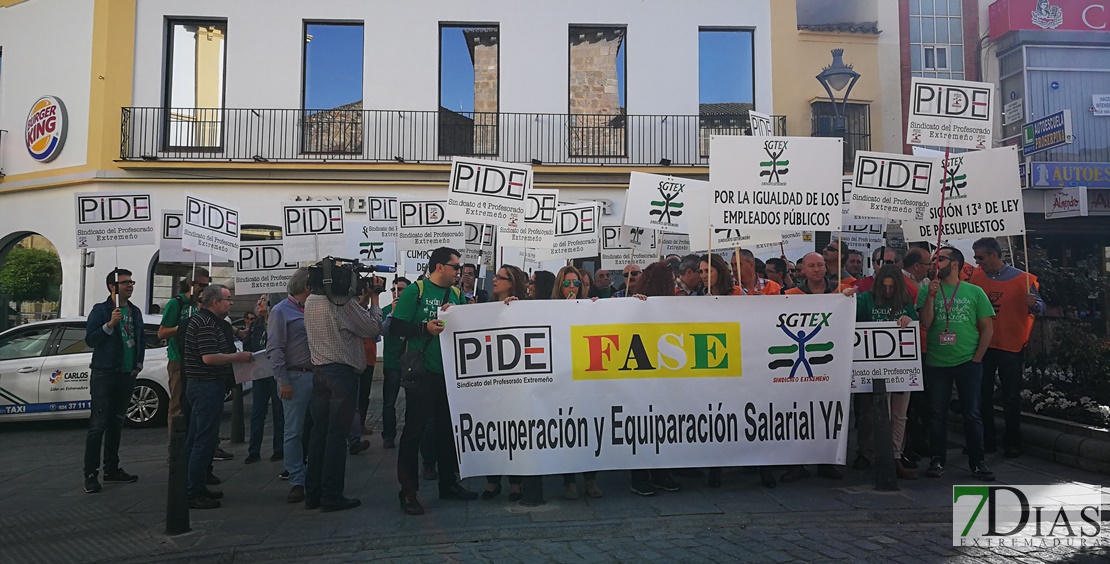 Los empleados públicos extremeños salen a la calle para reclamar sus derechos