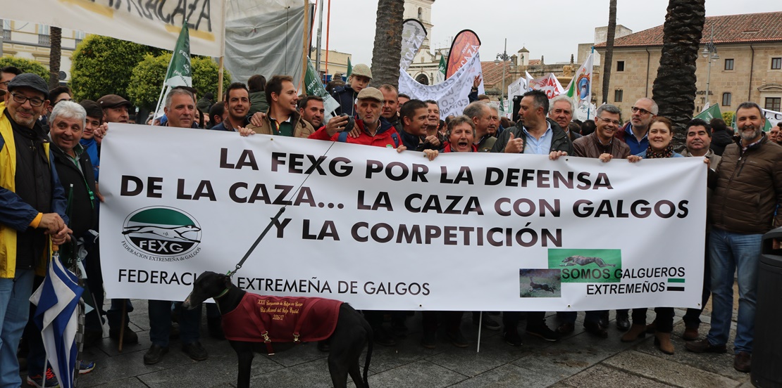 Miles de personas reclaman en Mérida “más respeto y apoyo” para la caza