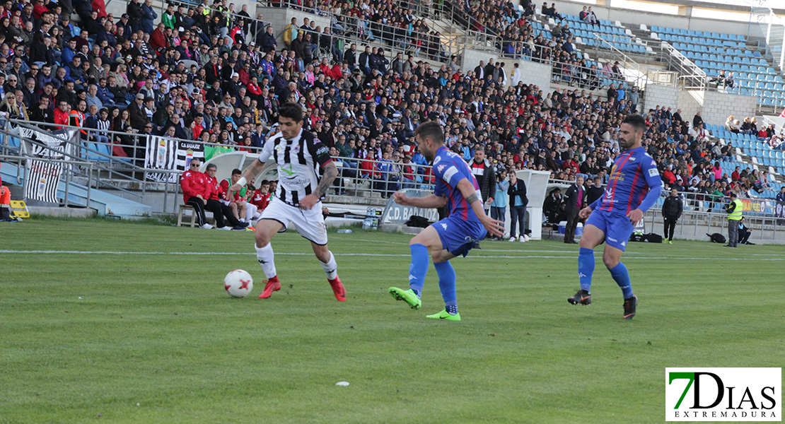 El CD. Badajoz gana el derbi de la necesidad