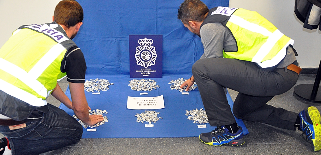 Detenida mientras portaba 553 paquetillas de “cocaína y heroína” en su bolso