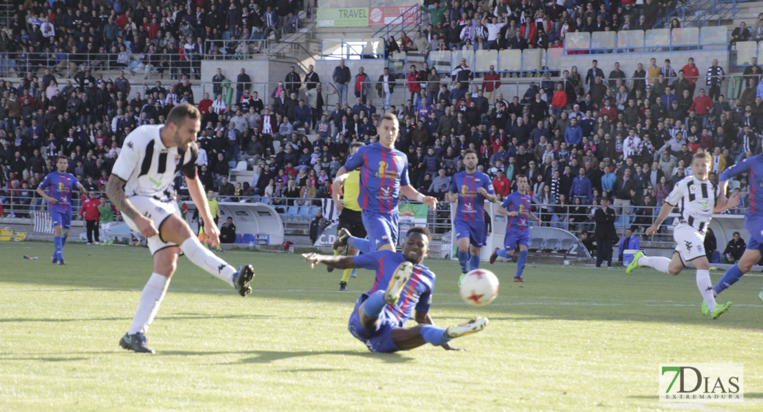 Imágenes del CD. Badajoz 1 - 0 Extremadura Unión Deportiva