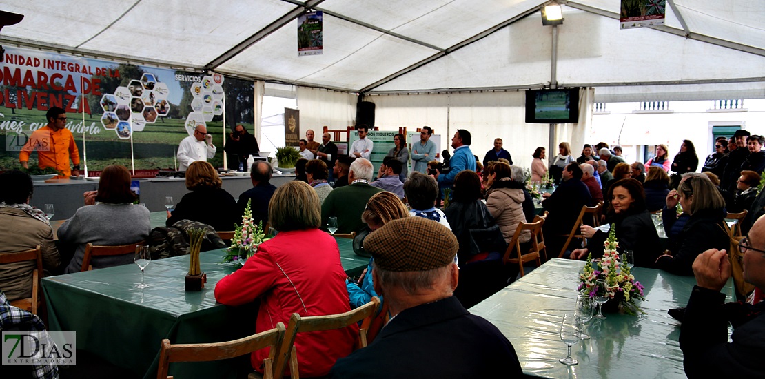 Ambiente en la VII Feria del Espárrago y la Tagarnina en Alconchel