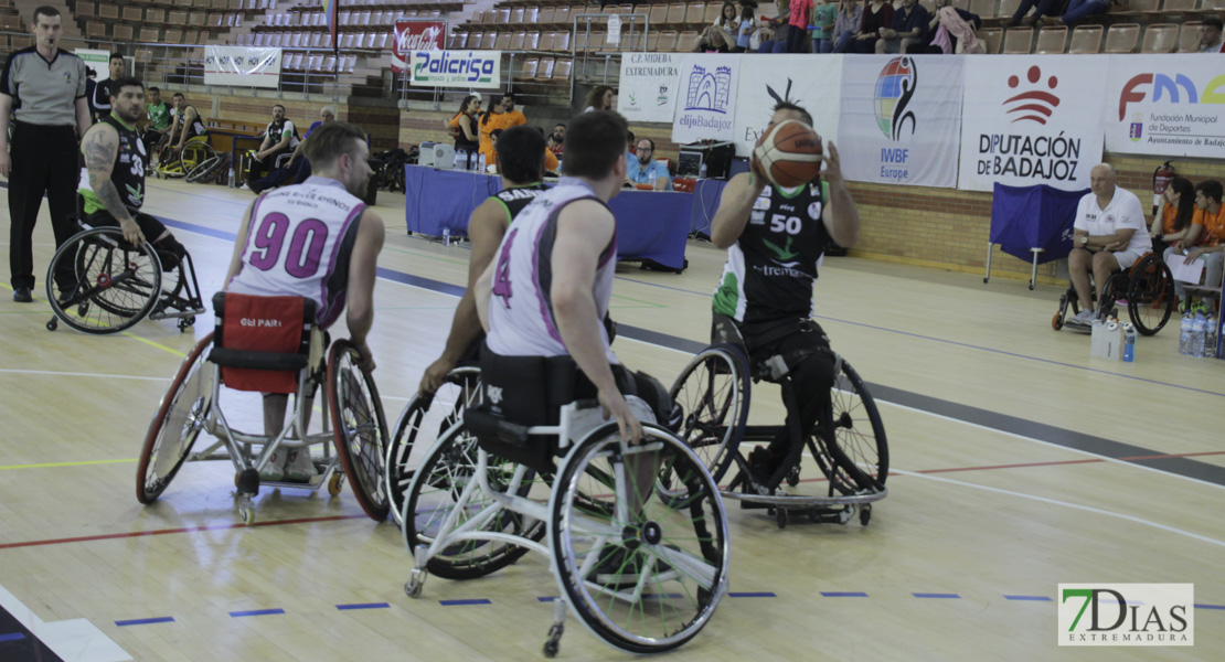 Imágenes del Rhine River Rhinos Wiesbaden 40 - 56 Mideba Extremadura