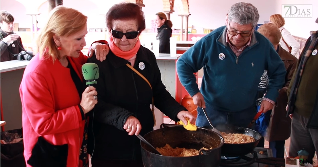 Degustación popular de migas en &quot;El Certamen Gastronómico de Barcarrota&quot;