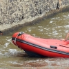 Salvado por Bomberos y Policía Local tras precipitarse al Río Guadiana