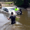 Los bomberos rescatan a un hombre tras la crecida del Arroyo Limonete