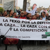 Miles de personas reclaman en Mérida “más respeto y apoyo” para la Caza