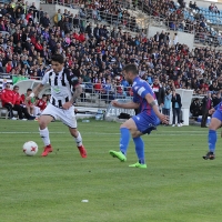 El CD. Badajoz gana el derbi de la necesidad