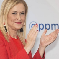 Cifuentes pide perdón y renuncia al máster