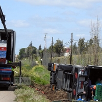 Vuelco de un tráiler en la carretera de Almendralejo