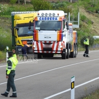 Accidente de un tráiler en la Roca de la Sierra (Badajoz)