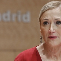 Dimite una profesora por el ‘caso Cifuentes’