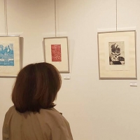 La joven artista Marta Sánchez expone sus grabados en Guijo de Granadilla