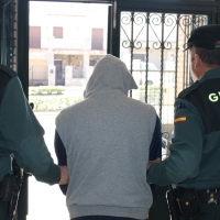 Fracasa al intentar robar en un banco y en una vivienda y es detenido