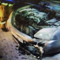 Arden dos coches más de madrugada en Badajoz