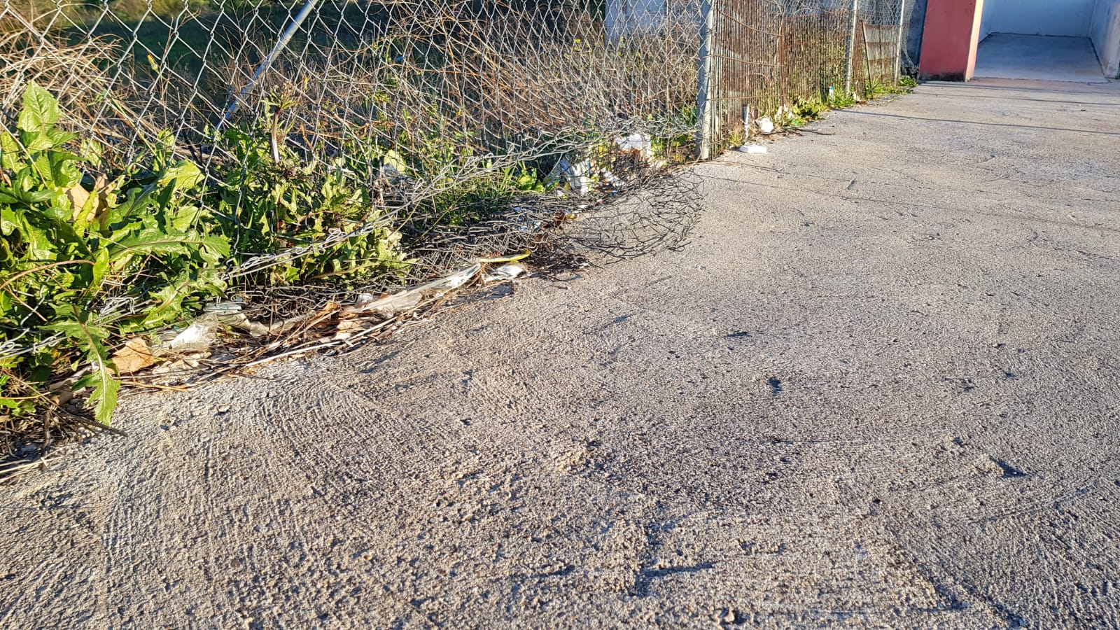 Temor en Cerro Gordo a que el viento derrumbe su pista deportiva