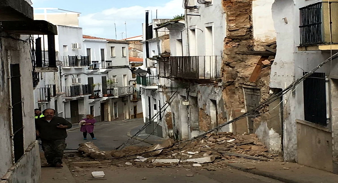 Susto en Alburquerque por el derrumbe de una vivienda