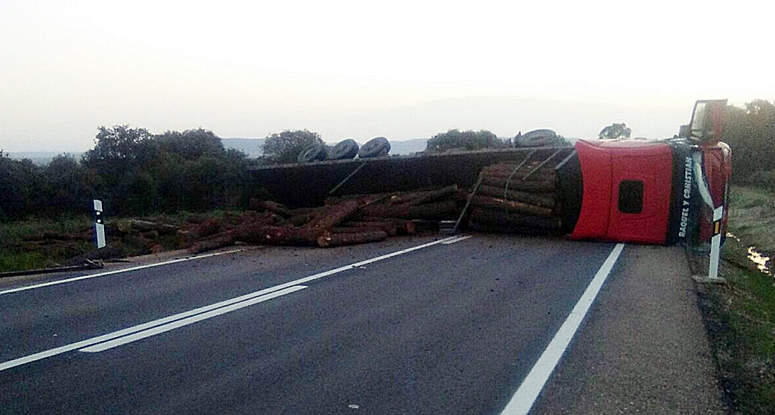 Un accidente obliga a corta al tráfico la N-430