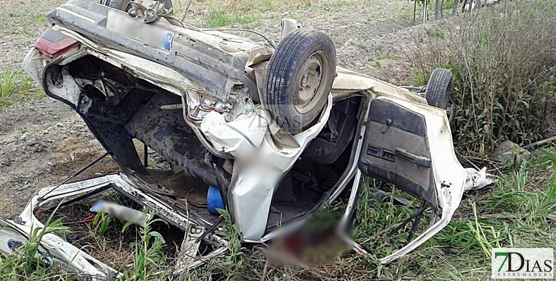Grave tras sufrir una colisión frontal en la provincia de Badajoz