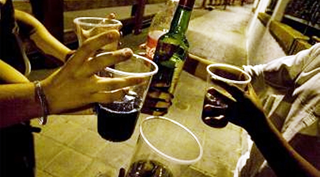 FEBE, la UEx y el Ayuntamiento de Cáceres enseñan a beber sin riesgo
