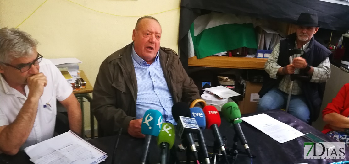 La familia desahuciada pide a la Junta una vivienda donde poder vivir