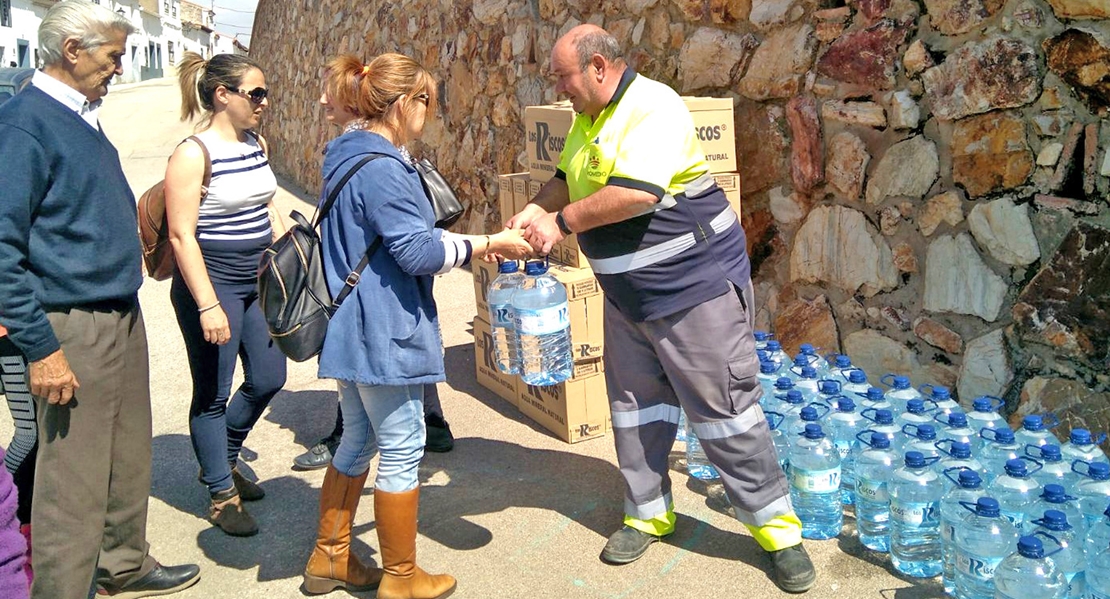 La existencia de un alga obliga a cortar el agua corriente en Hornachos