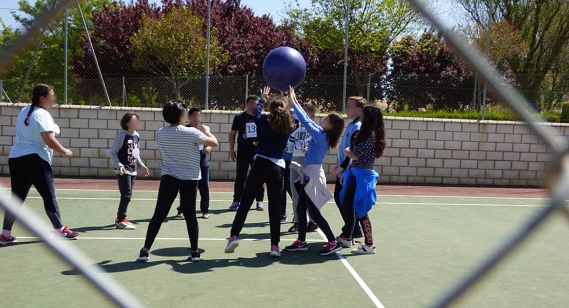 Una convivencia lúdico-deportiva conecta a escolares de Llerena y al CPR de Azuaga