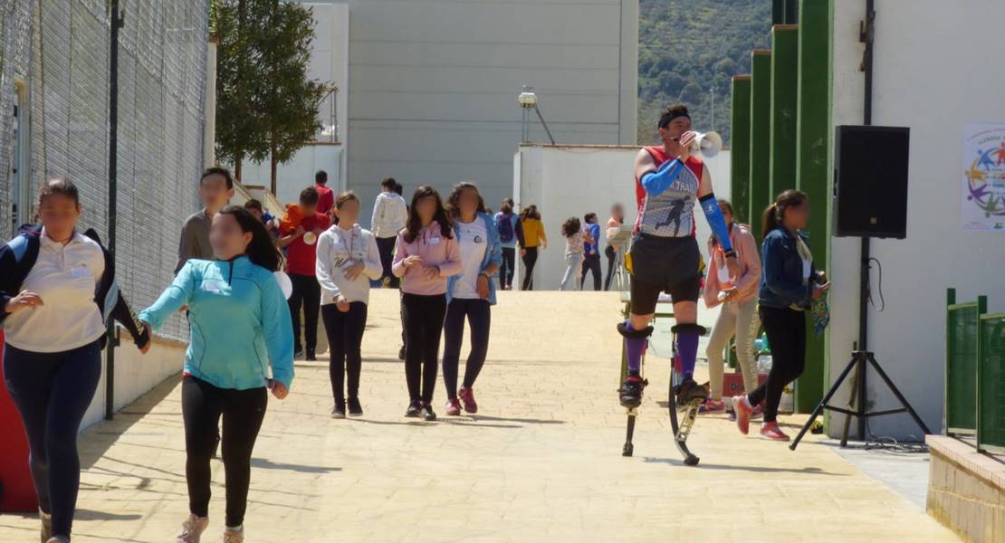 Una convivencia lúdico-deportiva conecta a escolares de Llerena y al CPR de Azuaga