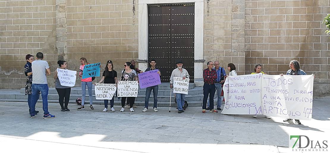 Junta y Ministerio siguen ignorando a 10 familias que viven en condiciones &quot;infrahumanas&quot;