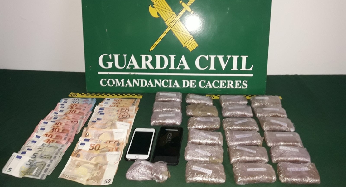 La Guardia Civil encuentra 2.200 gramos de hachís en un vehículo