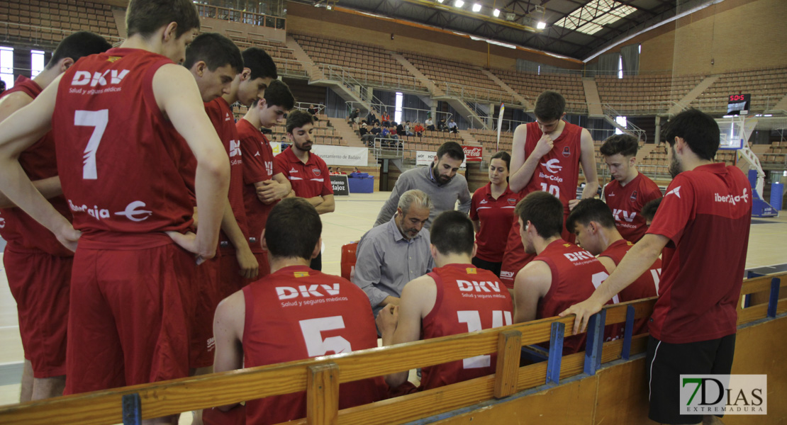 Imágenes de los cuartos del nacional junior de baloncesto de Badajoz