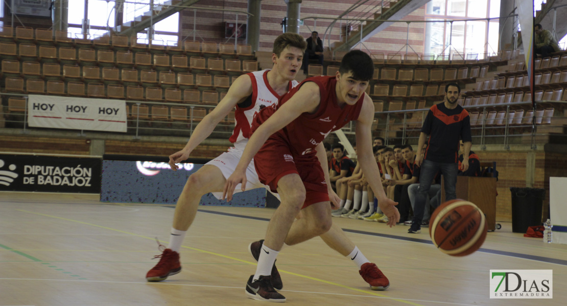 Imágenes de los cuartos del nacional junior de baloncesto de Badajoz