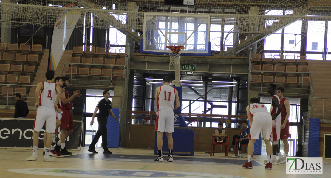 Imágenes de los cuartos del nacional junior de baloncesto de Badajoz