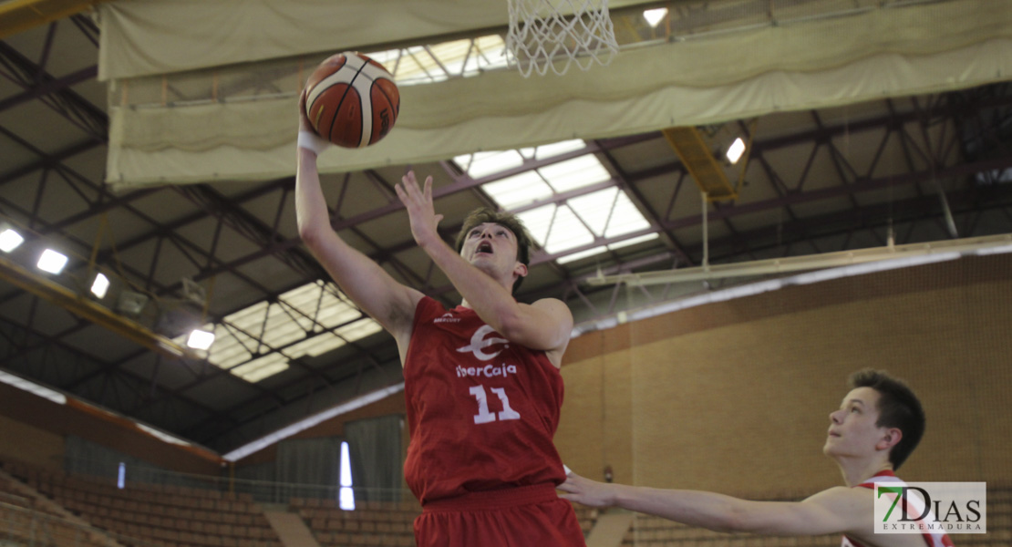 Imágenes de los cuartos del nacional junior de baloncesto de Badajoz