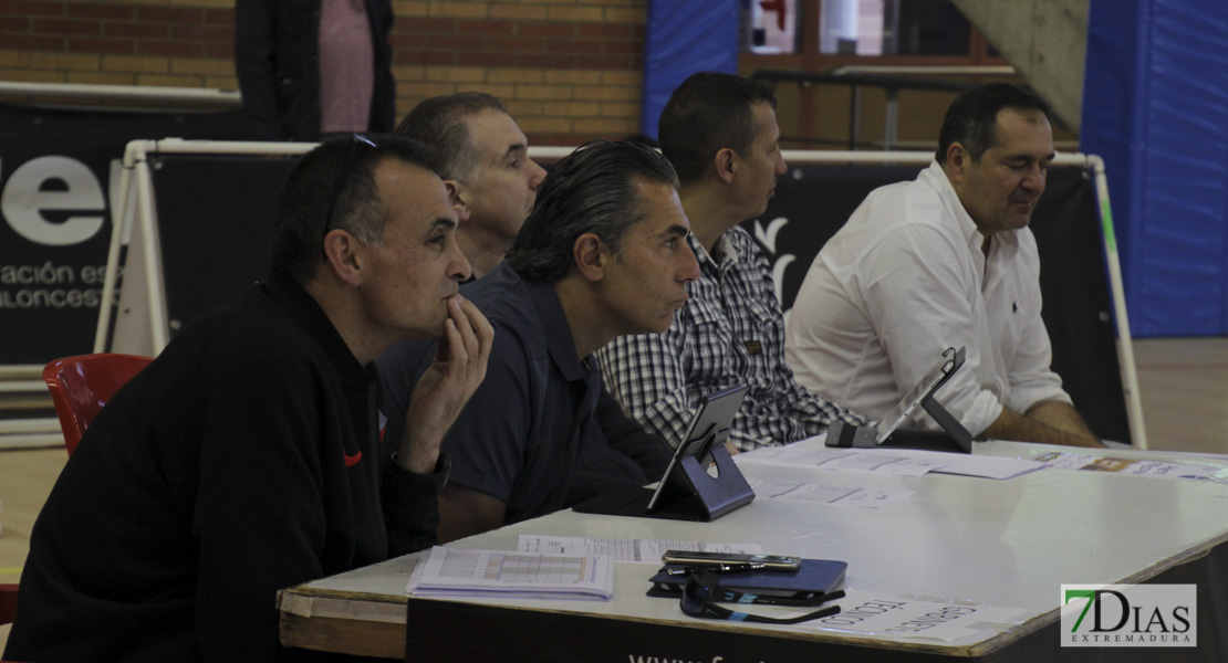 Imágenes de los cuartos del nacional junior de baloncesto de Badajoz