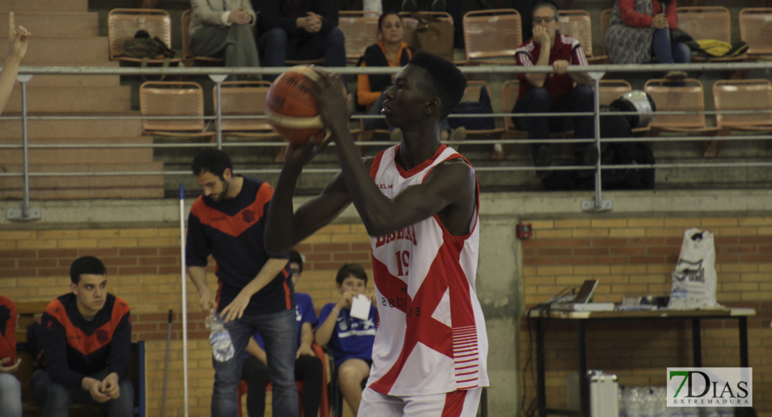 Imágenes de los cuartos del nacional junior de baloncesto de Badajoz