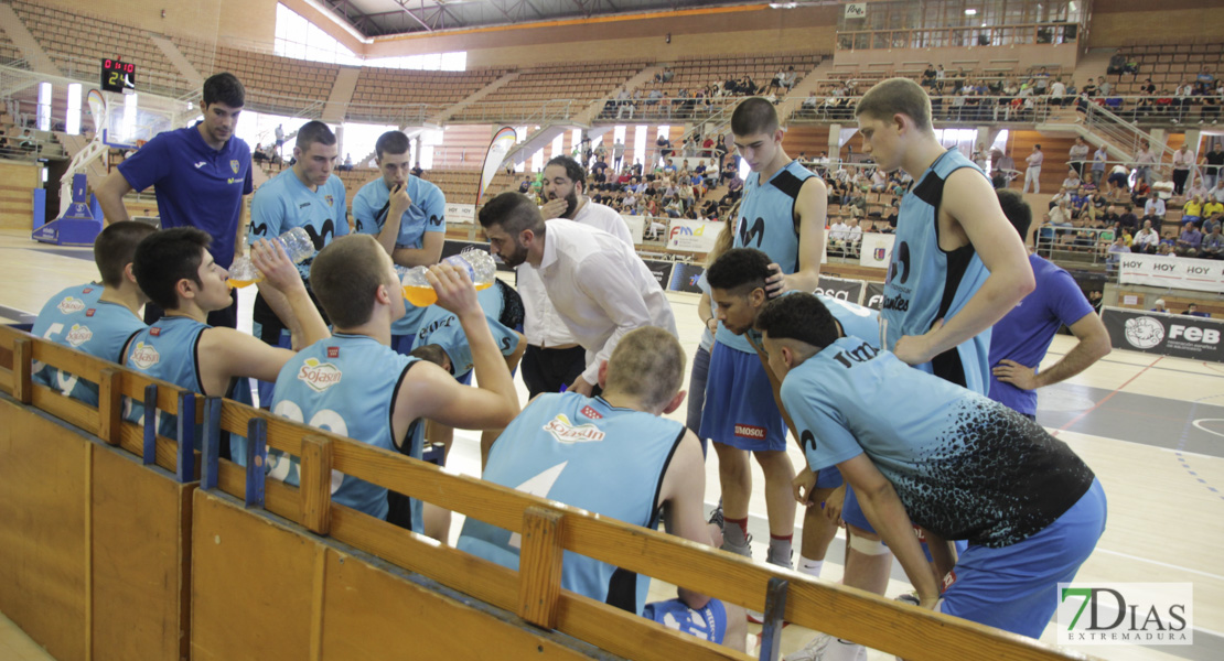 Imágenes de los cuartos del nacional junior de baloncesto de Badajoz