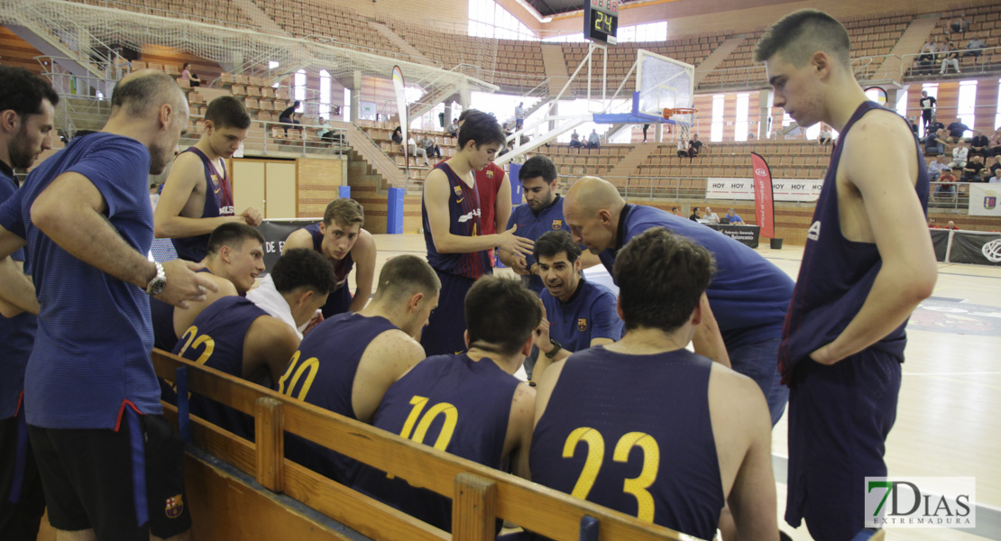 Imágenes de los cuartos del nacional junior de baloncesto de Badajoz