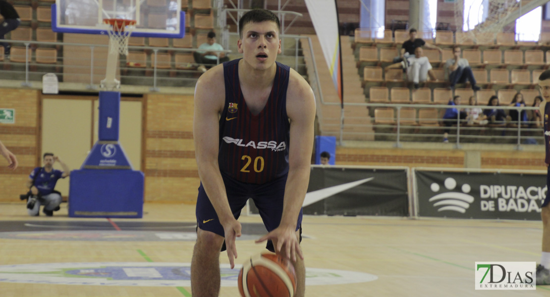 Imágenes de los cuartos del nacional junior de baloncesto de Badajoz