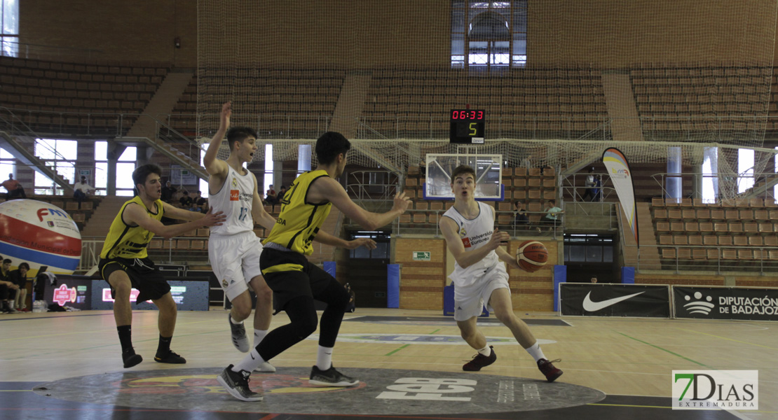 Imágenes de los cuartos del nacional junior de baloncesto de Badajoz