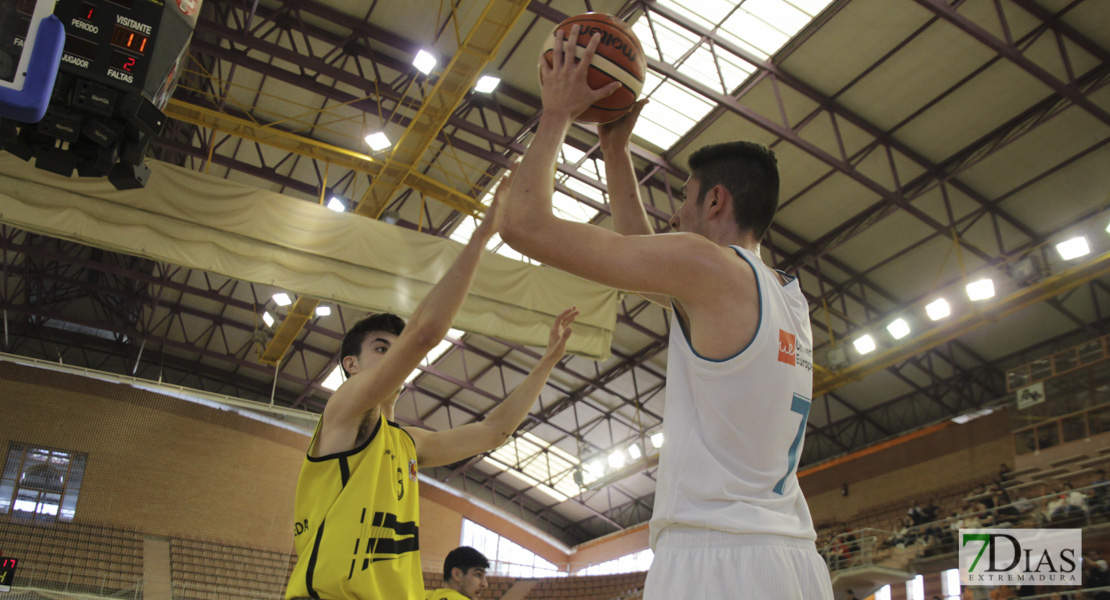 Imágenes de los cuartos del nacional junior de baloncesto de Badajoz