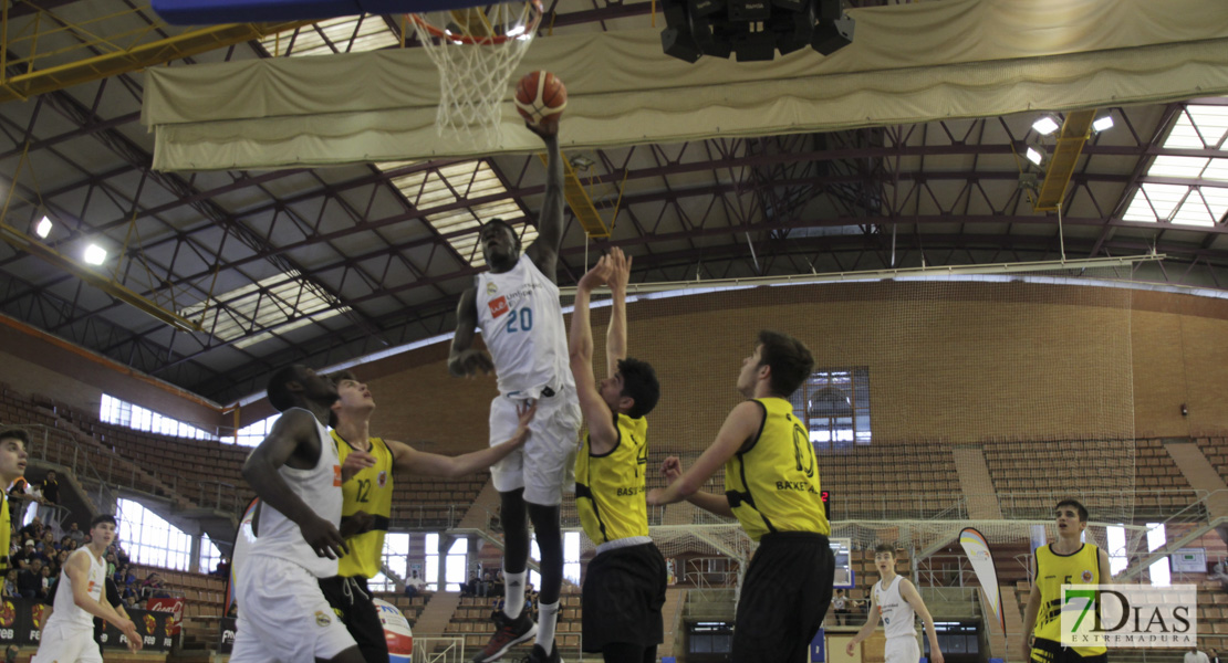 Imágenes de los cuartos del nacional junior de baloncesto de Badajoz