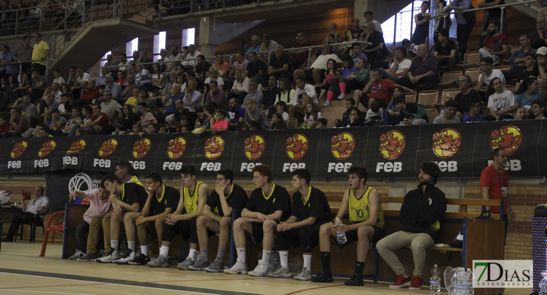 Imágenes de los cuartos del nacional junior de baloncesto de Badajoz